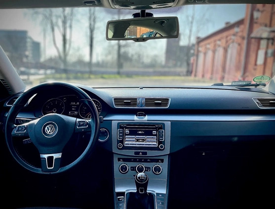 Volkswagen Passat cena 46500 przebieg: 110000, rok produkcji 2014 z Łódź małe 22